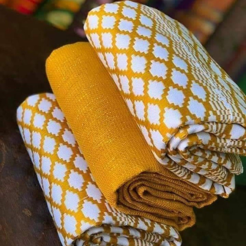 Weaving Kente cloth🇬🇭